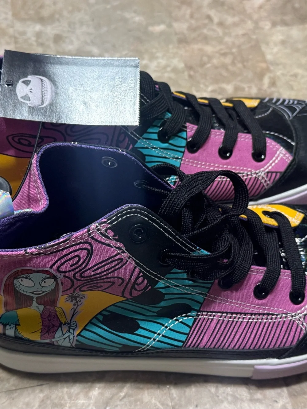 Nightmare Before Christmas Women’s High-Top Sneakers – Size 9